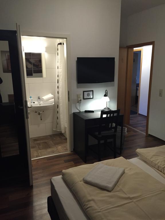 Hotel Engel Waldbronn Rom bilde