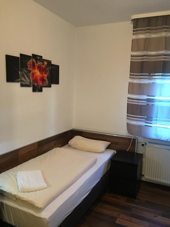 Hotel Engel Waldbronn Rom bilde